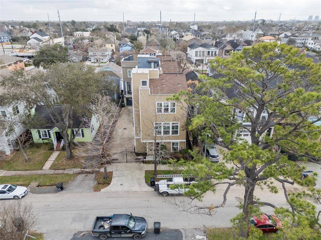 This Beautiful free standing home is located on a quiet street in the heart of the Heights with access to several amenities nearby.