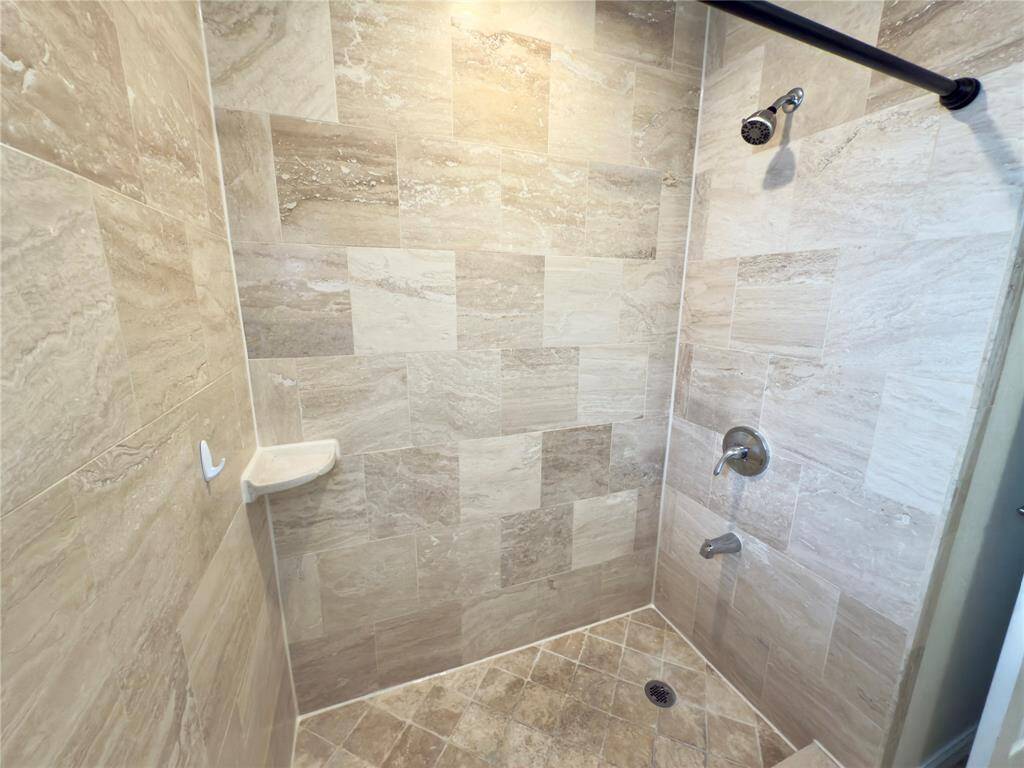 Gorgeous walk in shower