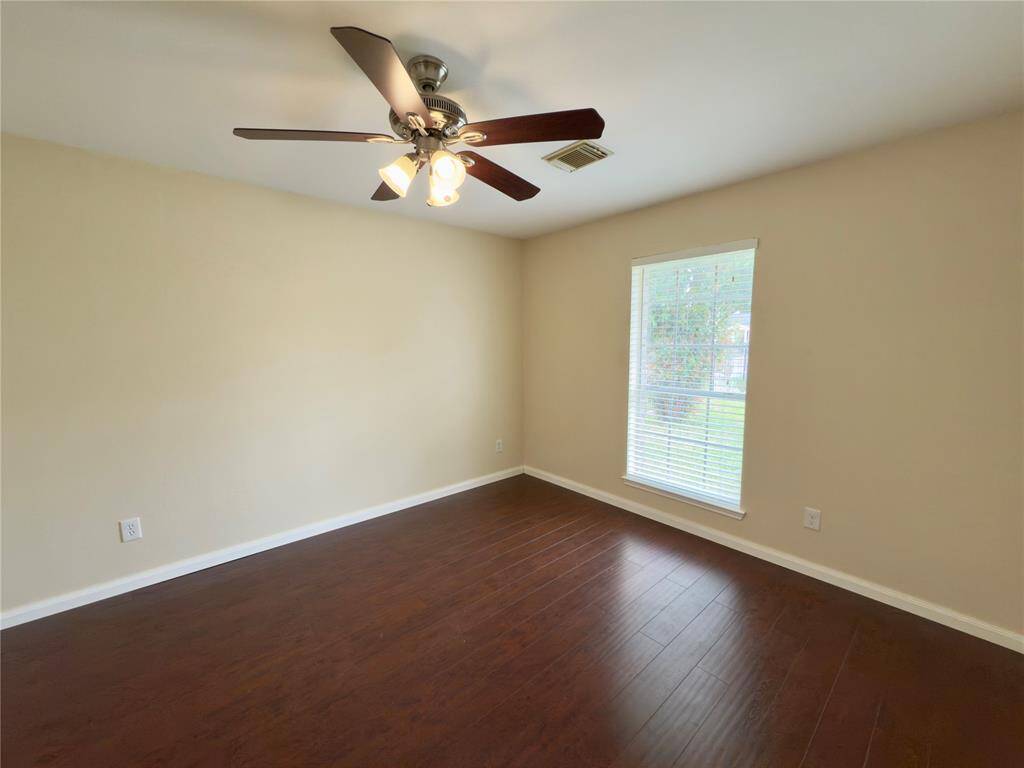 Secondary bedroom