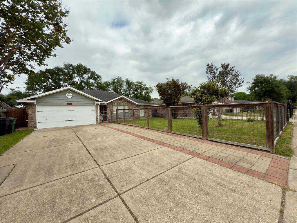 Extra long and wide driveway allows for plenty of parking