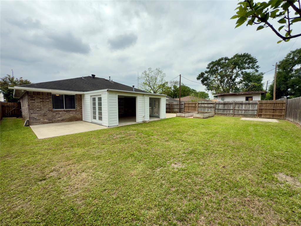 Huge backyard and yard maintenance is included