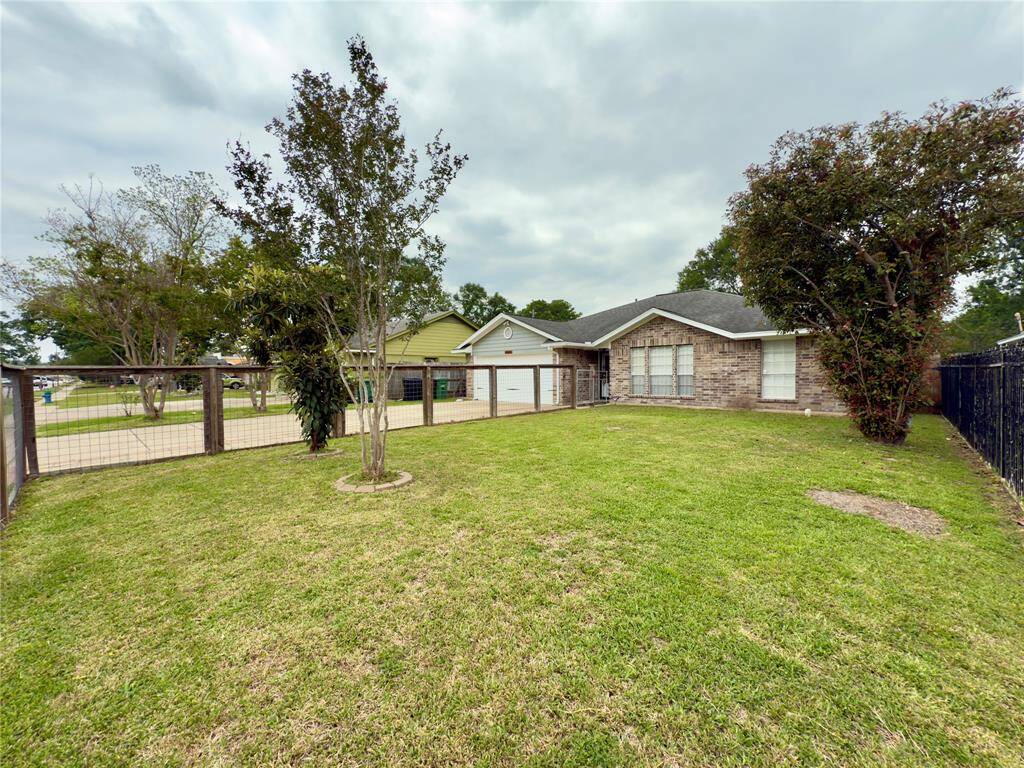 Fully fenced front yard perfect for kids to safely play