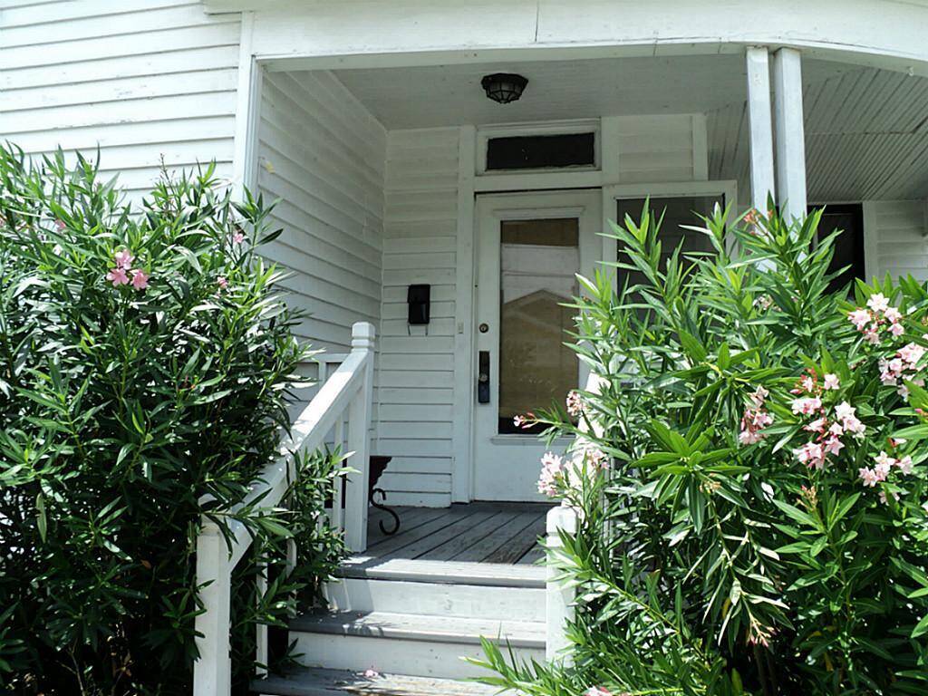 107 Alma -notice front porch