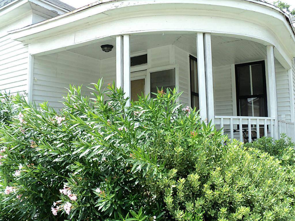 another view of front of 107 Alma -notice front porch