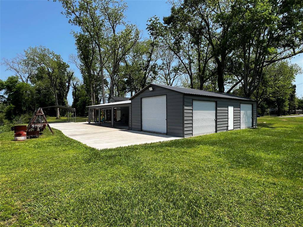 20x40 Garage/Storage building situated next to 20x40 Barndominium