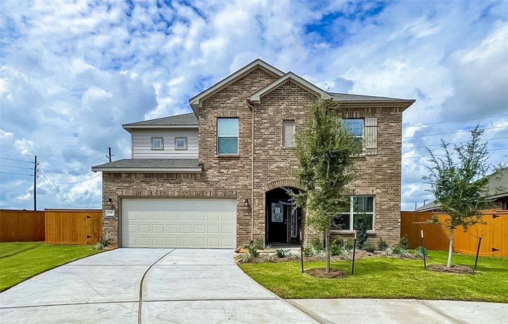 A charming introduction to the home—this peaceful cul-de-sac setting welcomes you with a wide, well-kept lawn punctuated by young trees and a smooth driveway leading to a two-car garage. A graceful brick archway frames the recessed entry, setting the tone for what’s inside.