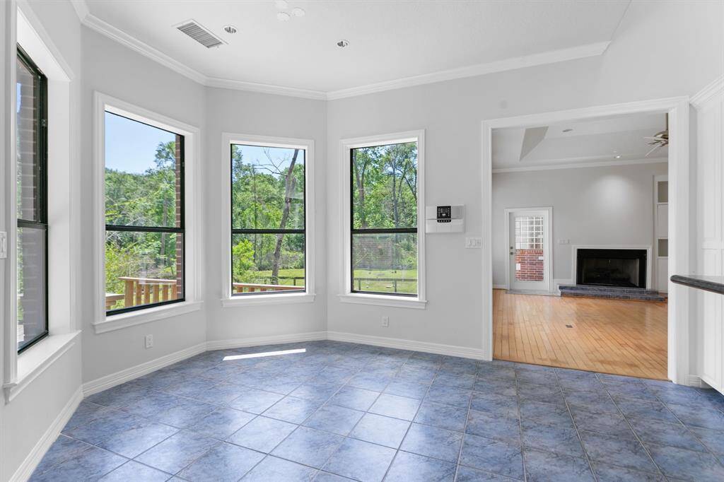 Breakfast nook with a bay window