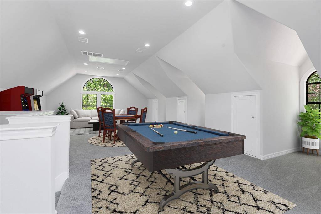 Virtaully staged 800 square foot bonus room.  Perfect for a private game room, or ask about conversion capabilities to a garage apartment!  Incredible space!
