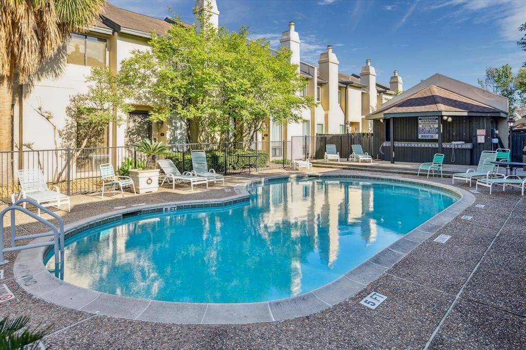 The community pool is at the center of the community and close to the unit!