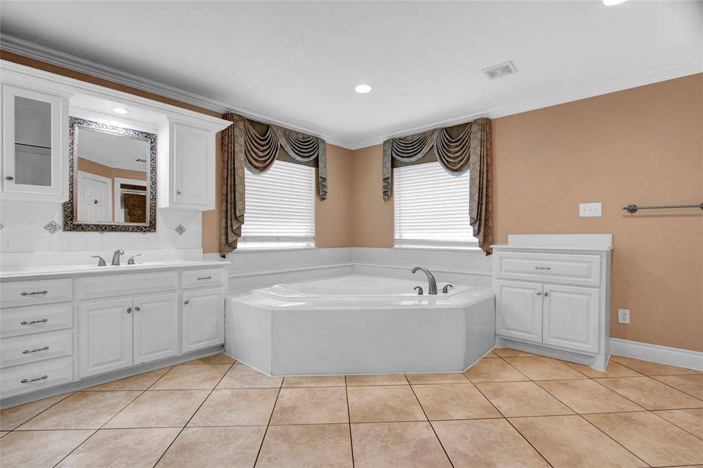 Master Room Bathroom