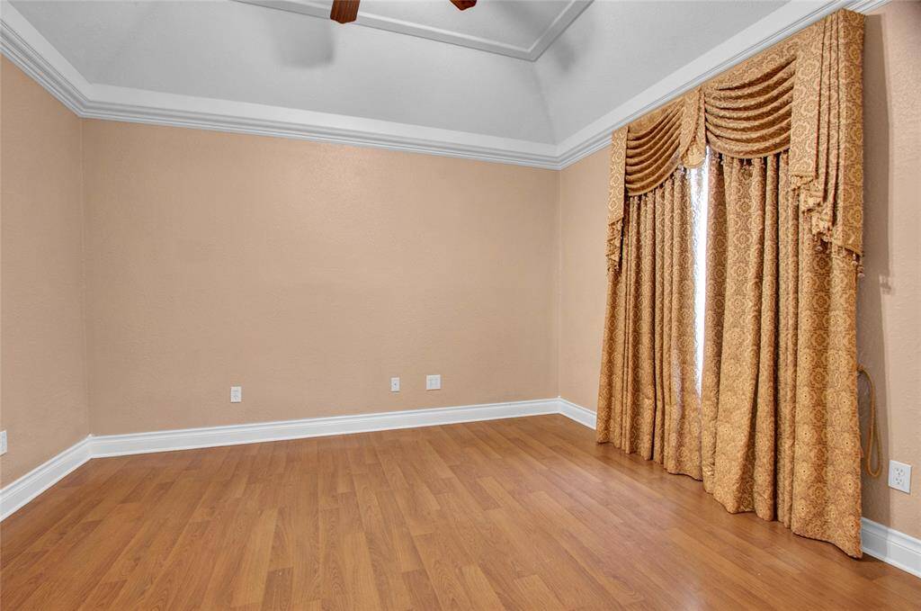 Office/Studio or 5th.Bedroom Space