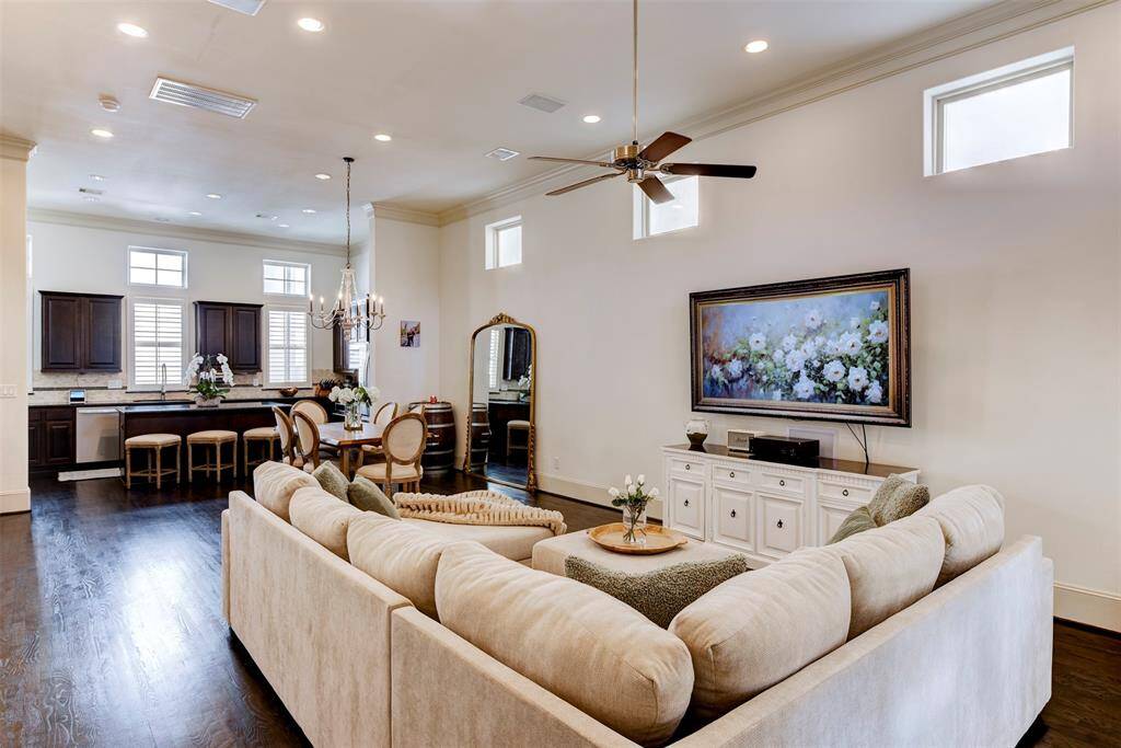 Stunning Heights townhouse with soaring ceilings and an abundance of natural light! Photos do not do this home justice, it’s spacious and cozy, a must see.