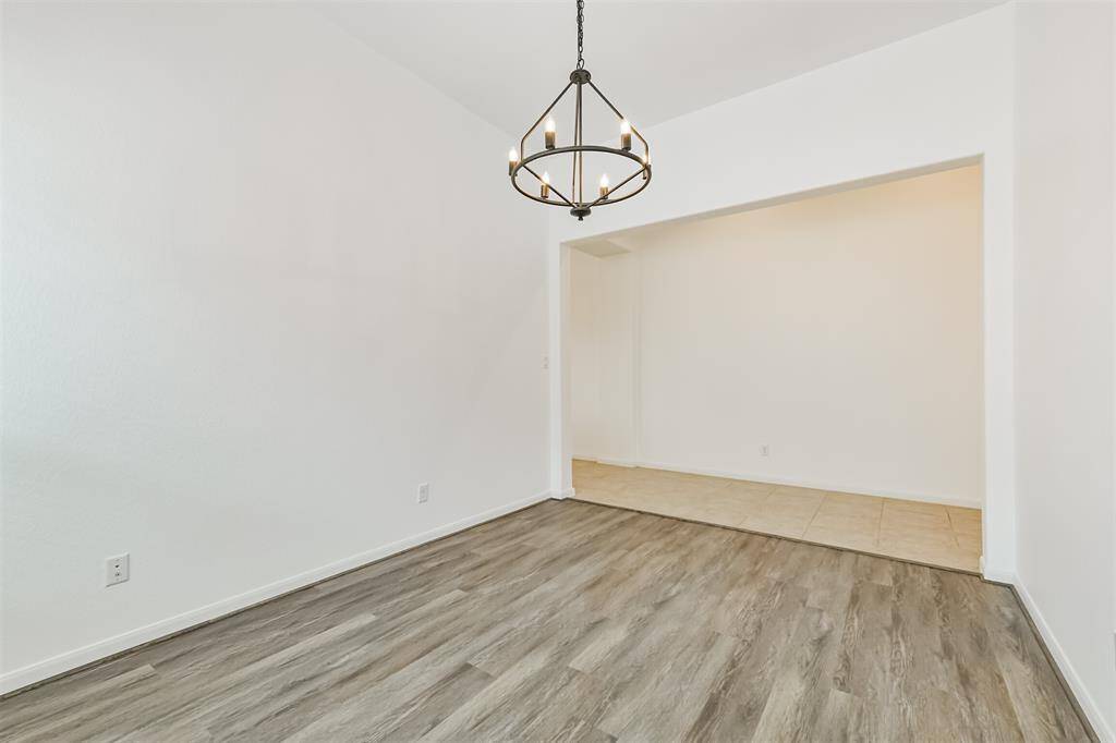 Light and bright dining room, with new flooring and fresh paint!