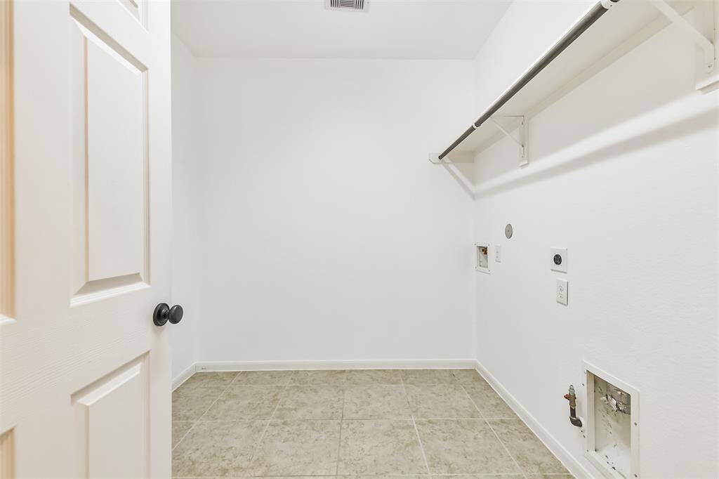 Spacious laundry room.