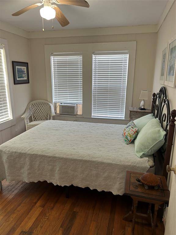 Another guest bedroom.