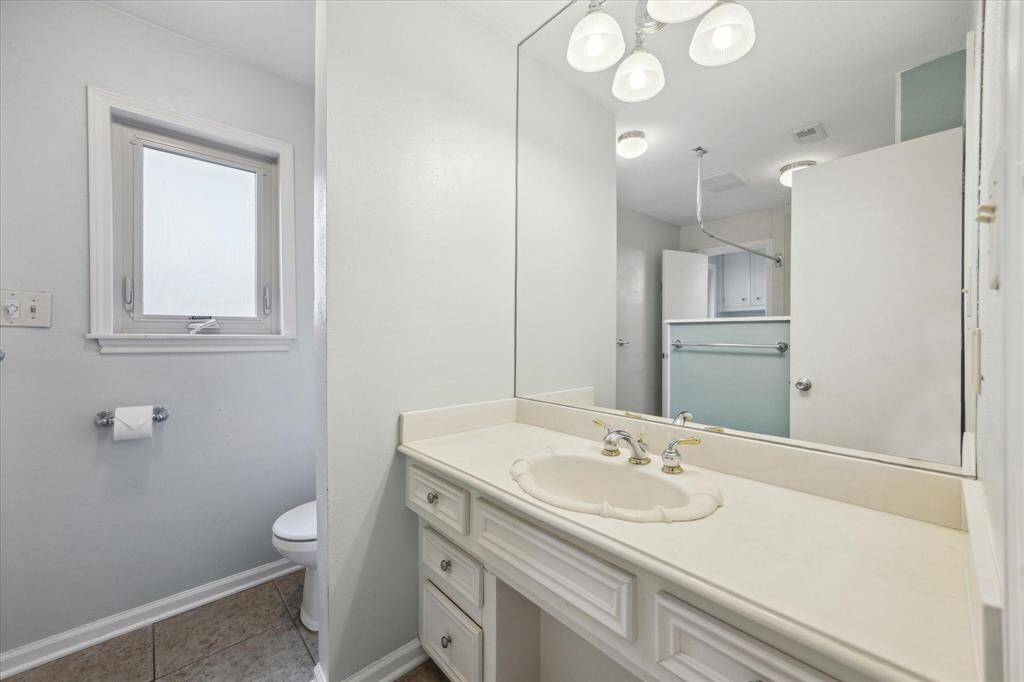 The primary en-suite bathroom
