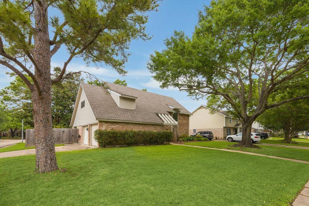 Such a stunning corner lot!