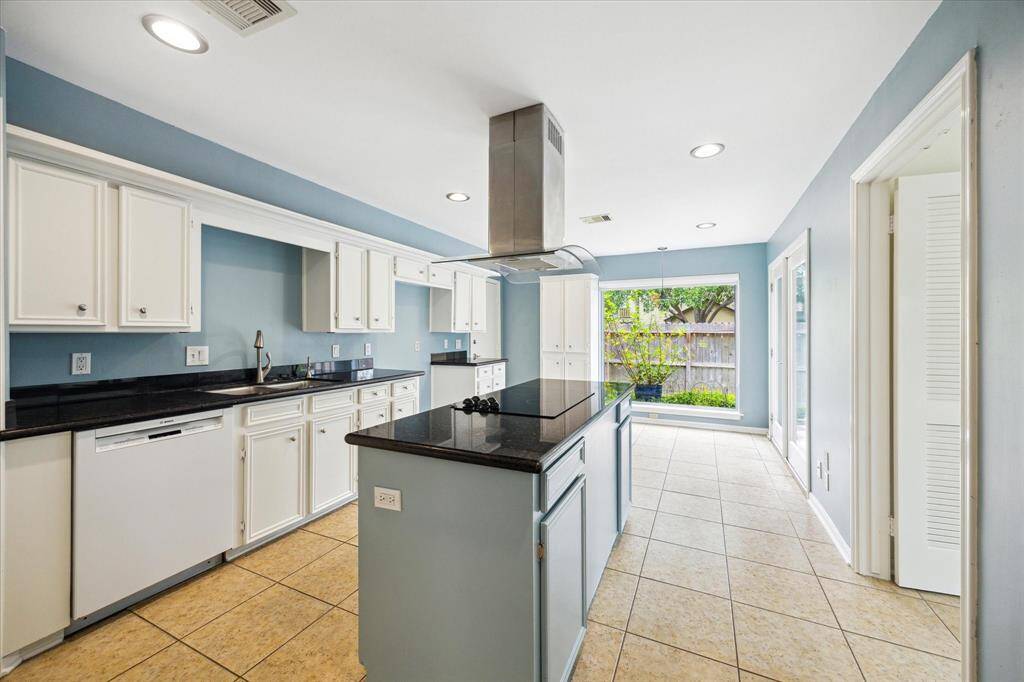 This kitchen is a chef's dream! Walk-in pantry, storage galore, and double ovens.