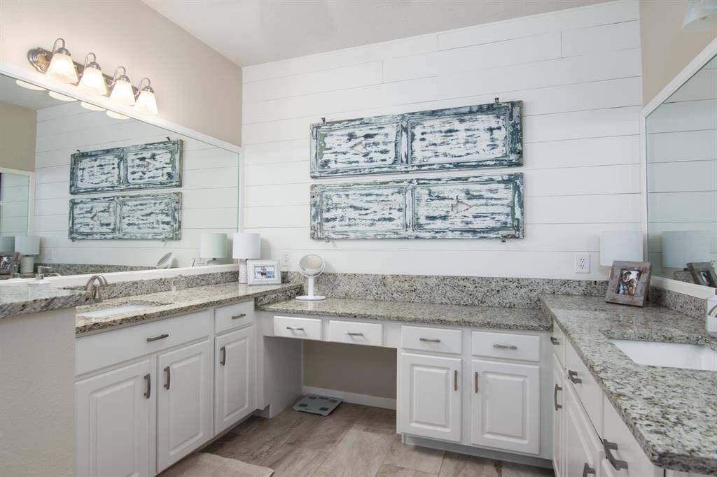 2 sink areas, LOTS of counter space and LOTS of cabinet/drawer space!