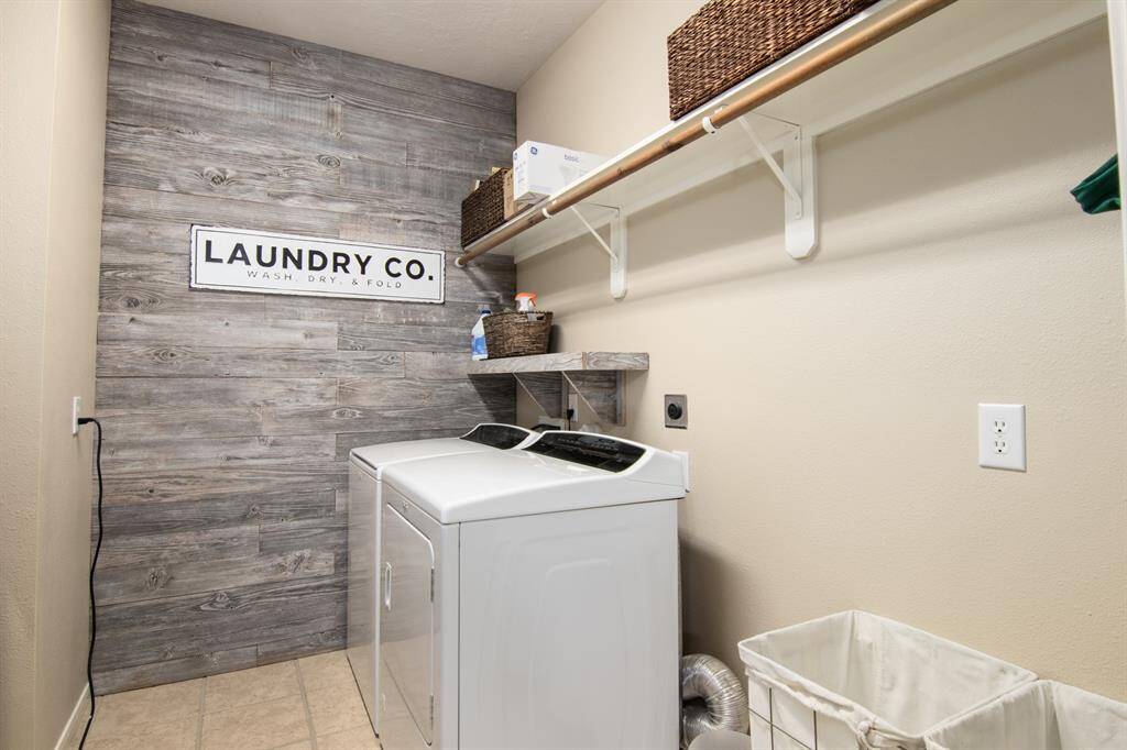 This is the laundry room off the hallway that leads to bedrooms 3 & 4. NOW, let's go outside!