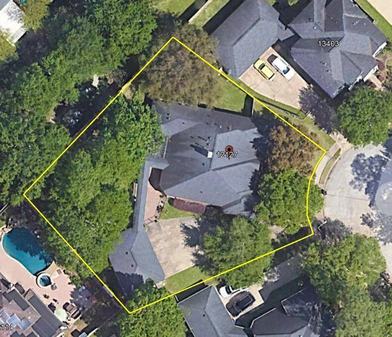 Great aerial view of this large lot full of beautiful trees and a beautiful home!