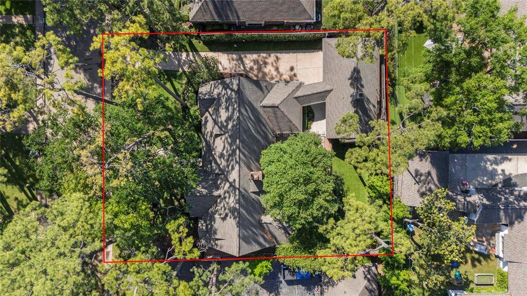 Direct overhead view of the entire property, offering a detailed look at the home’s footprint, expansive yard, and surrounding homes. The red outline frames the generous lot, ideal for those seeking privacy and plenty of outdoor space.