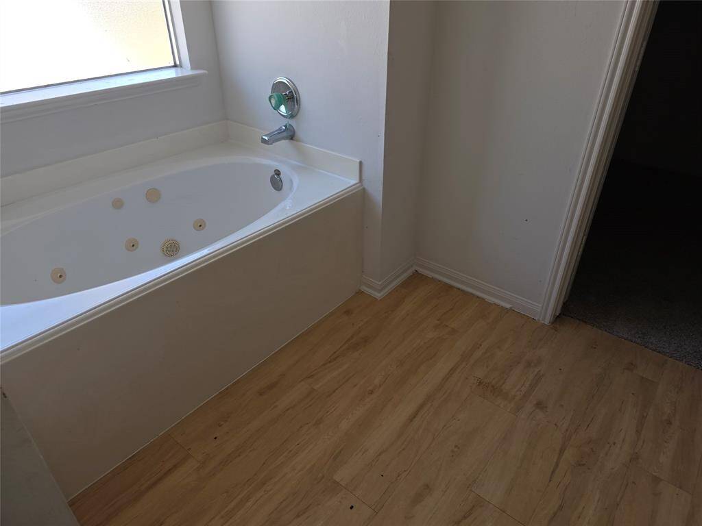 Jacuzzi tub