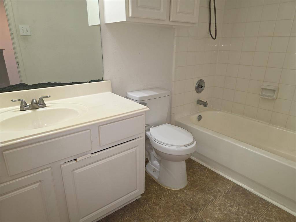 2nd bathroom