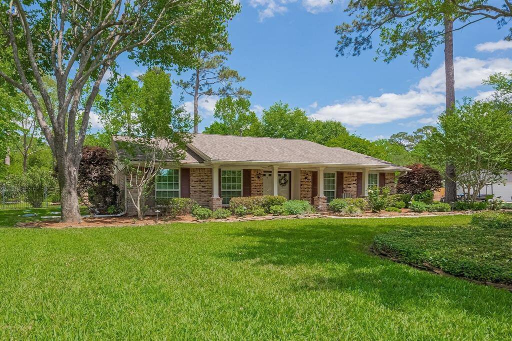 Welcome home to 12806 Lakecrest Dr.