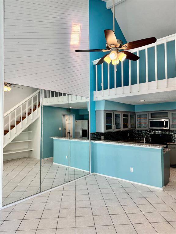 Dining space and breakfast bar.