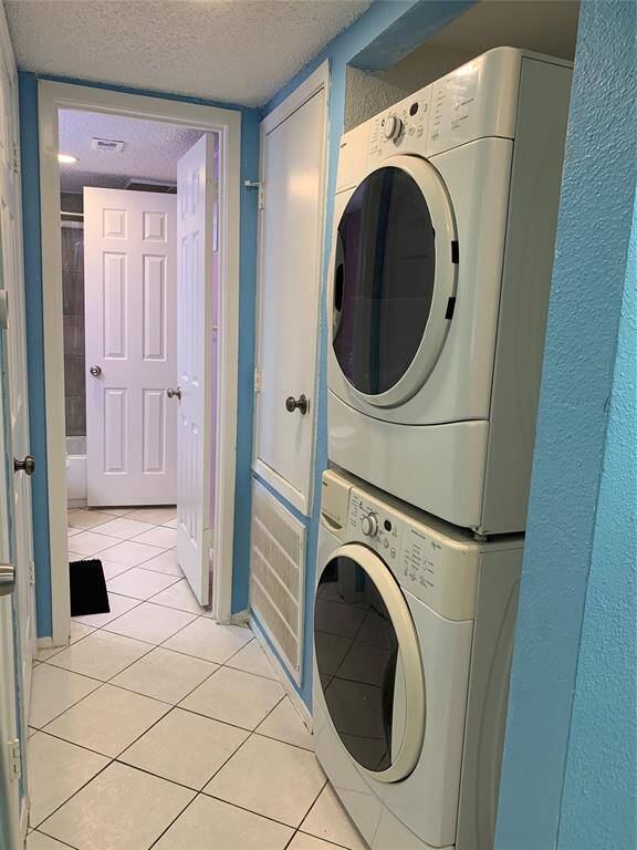 Washer/dryer included!