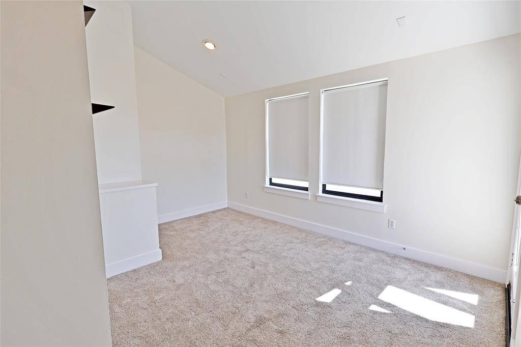 Fourth-floor flex room perfect for office