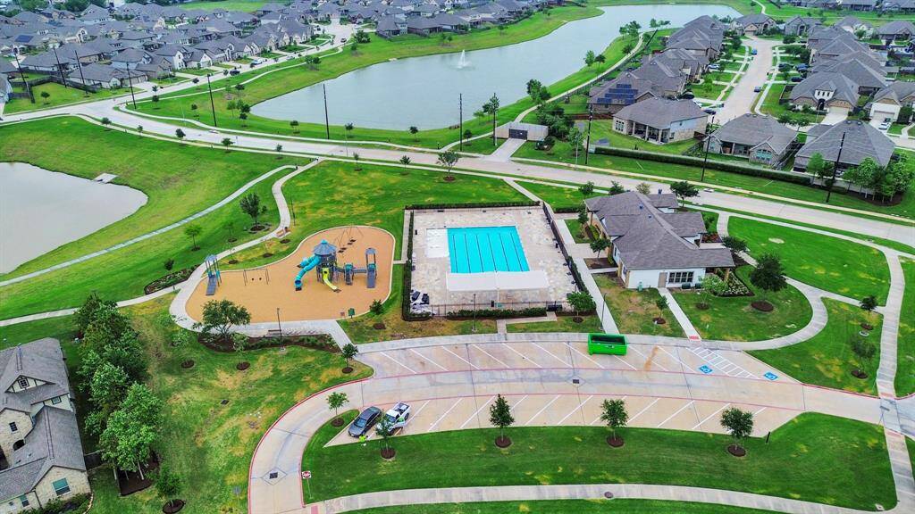 This master-planned community offers plenty of amenities, including scenic walking trails, serene lakes, a playground, a clubhouse for social events, and a refreshing pool for those hot summer days—everything you need to enjoy a balanced and active lifestyle.