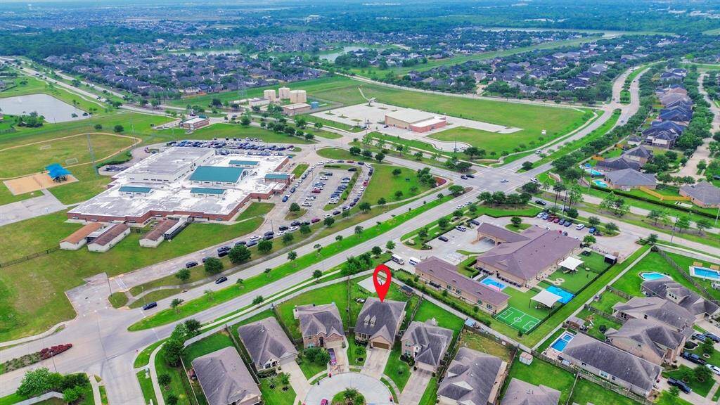 This aerial shot highlights the home’s great location, with a highly-rated elementary school right behind—conveniently close for families with young children.