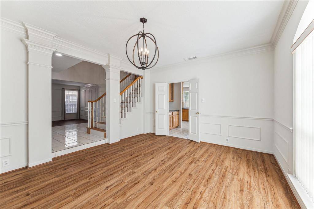 Virtually staged dining room