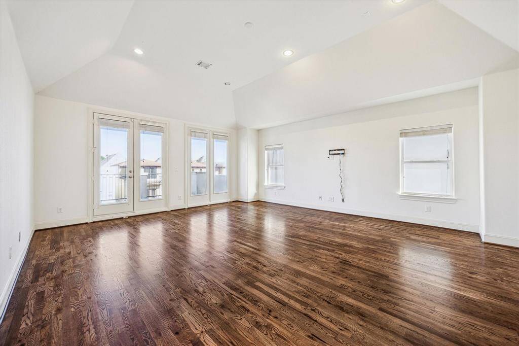 GAMEROOMLocated on the third floor, this expansive space could also be a guest suite, home office or gym.