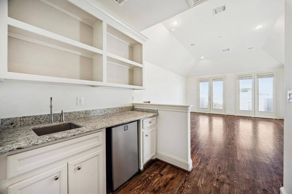 GAMEROOM WET BAR