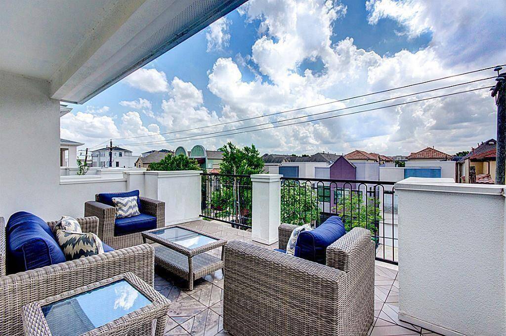 ROOF TOP DECK.   With amazing downtown views.  Partially covered so you can actually use it in all weathers.