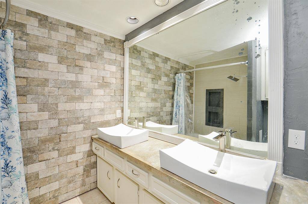 Efficient laundry room featuring ample cabinet storage and convenient hookups, perfect for simplifying your daily chores.