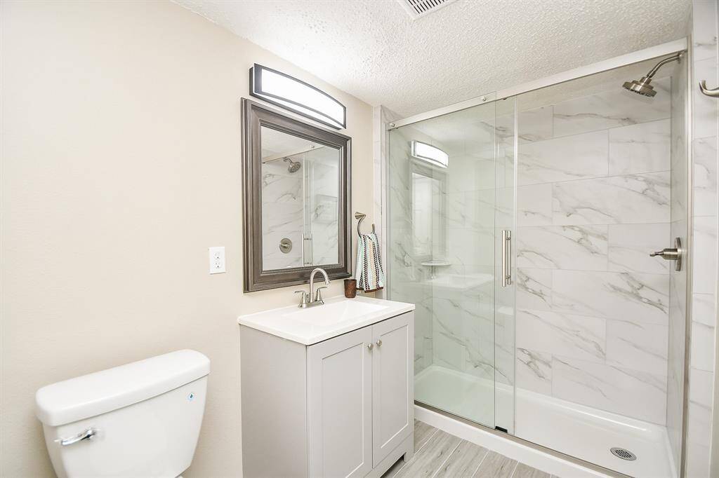 House in rear: 2nd bath