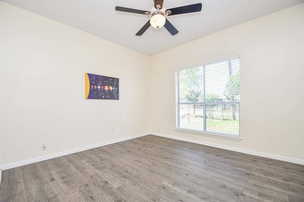 House in front: 2nd bedroom