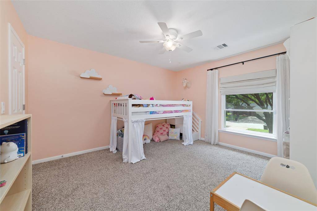 Another large secondary room!