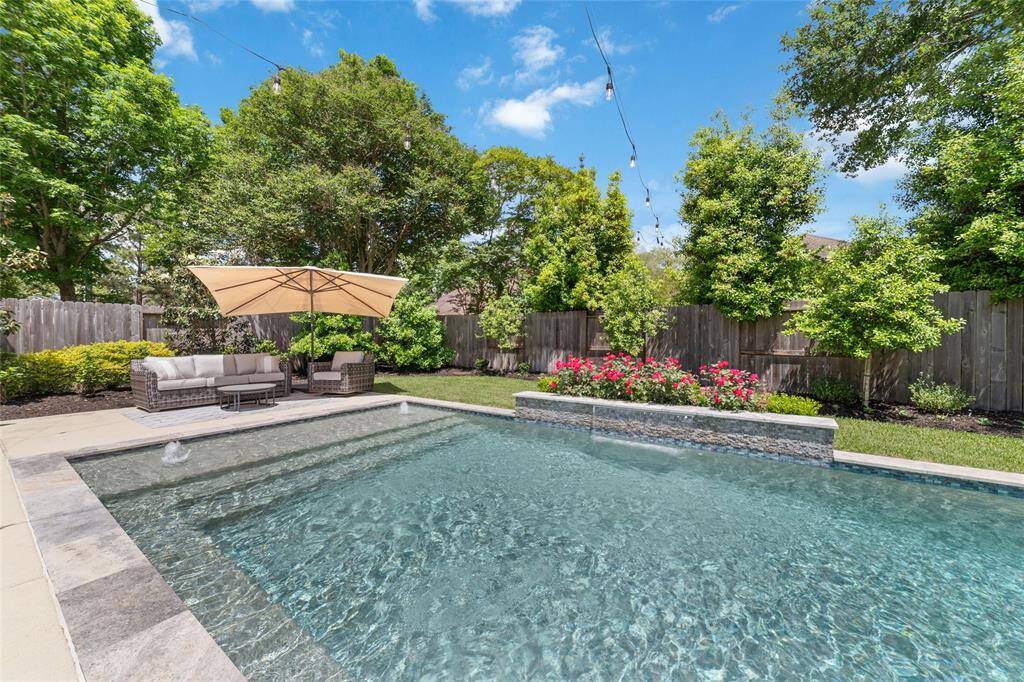Awe time to relax in your refreshing pool!
