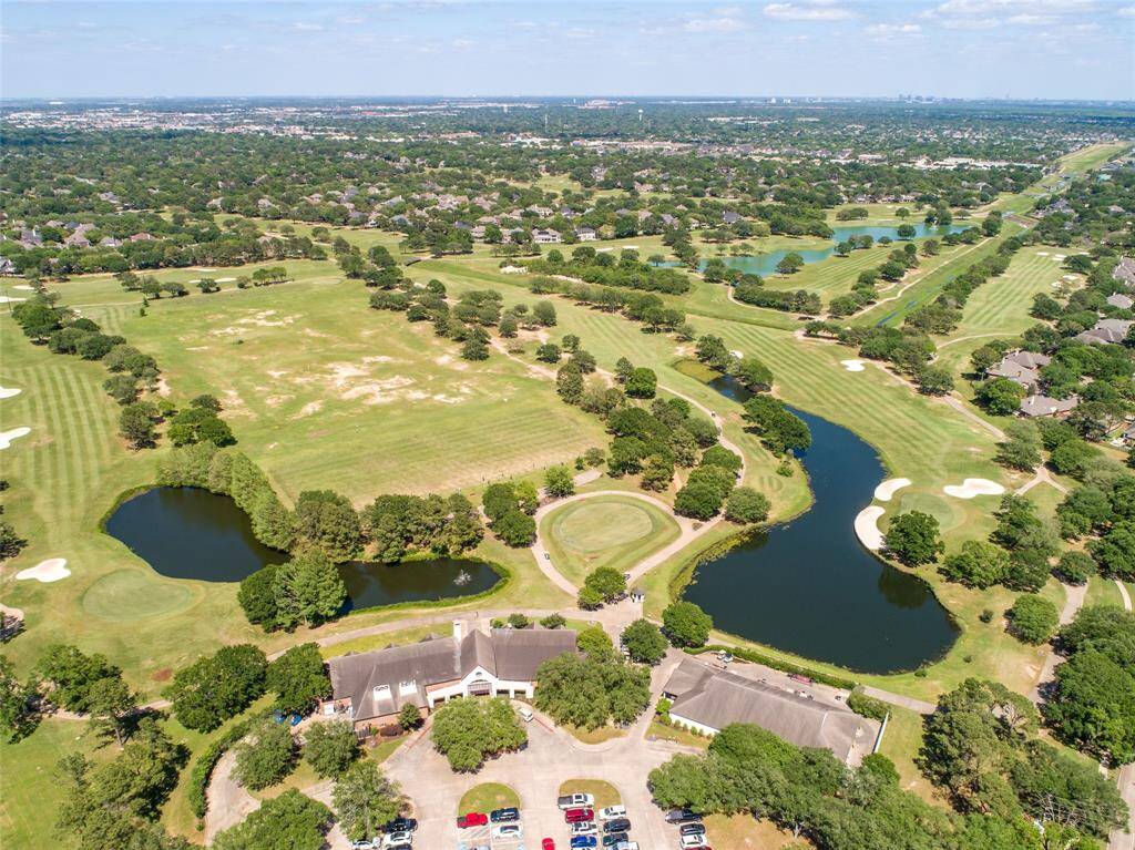 Located close to Cinco Ranch Golf Club.