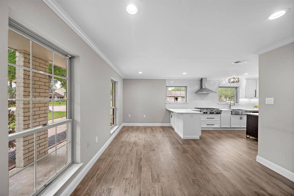 Discover a versatile space off the kitchen, perfect for a cozy den or your pick. Endless possibilities await!