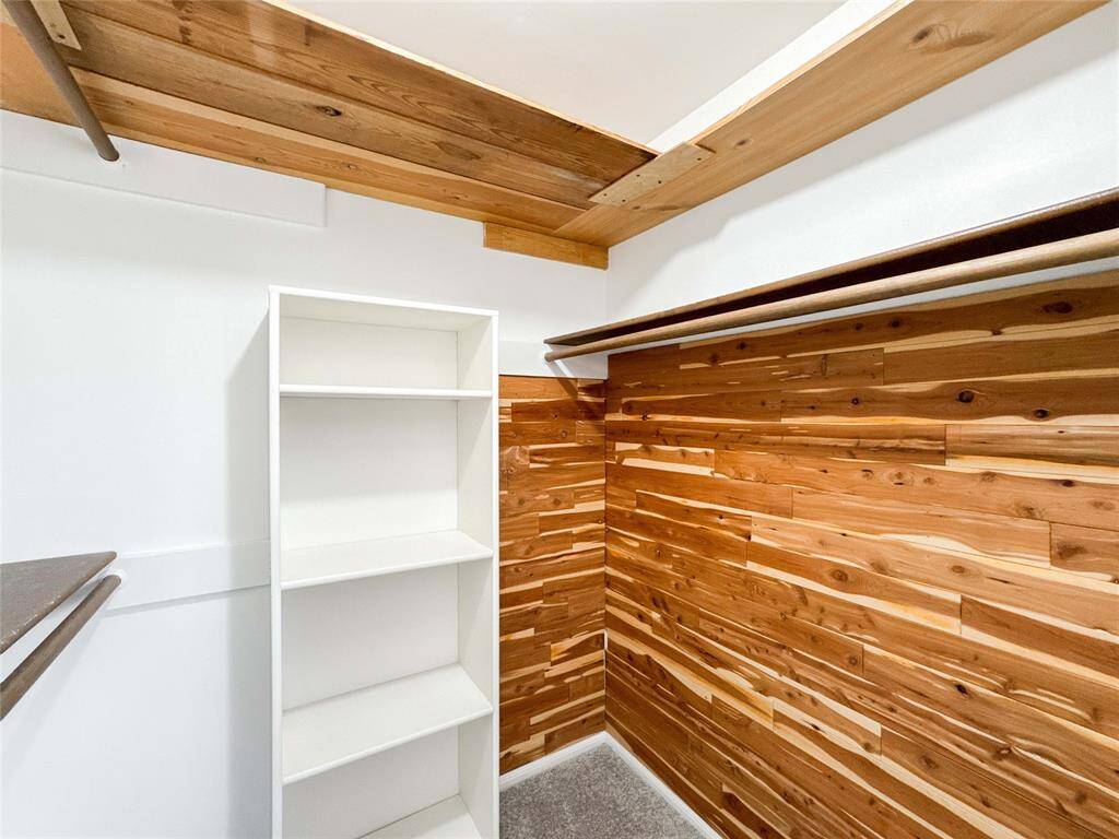 Closet in 2nd bedroom