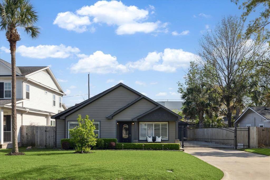 Charming Oak Forest home!