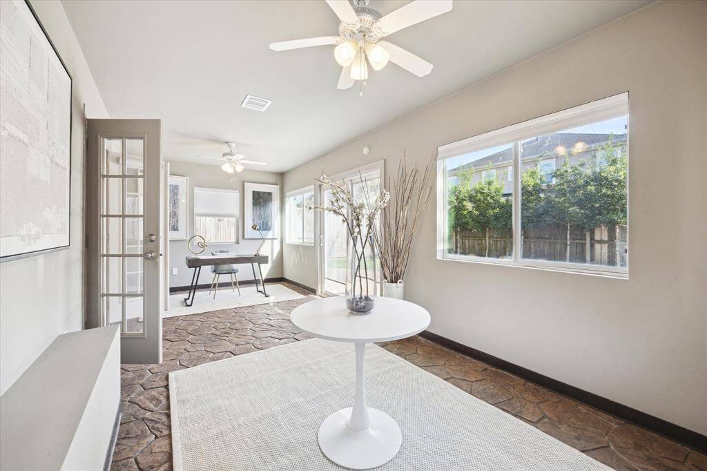 Flex space/sunroom off of the primary suite. Perfect for an office or children's play area.