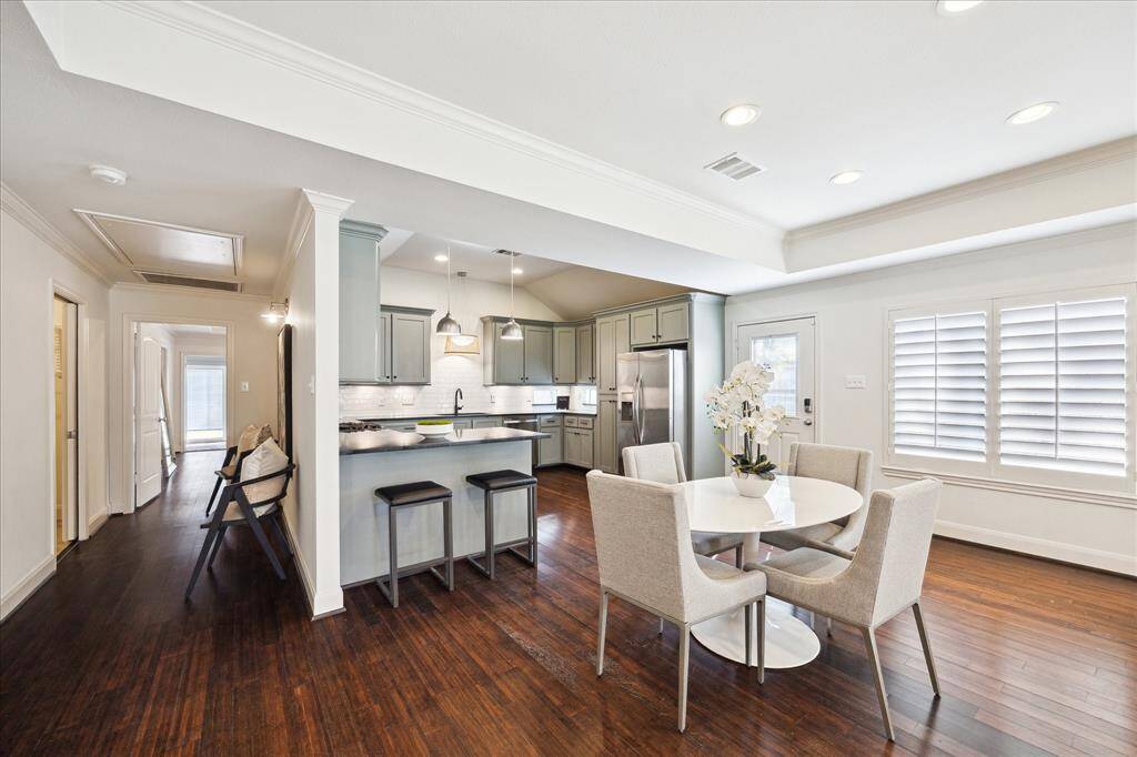 This photo showcases a bright, open-concept kitchen and dining area.