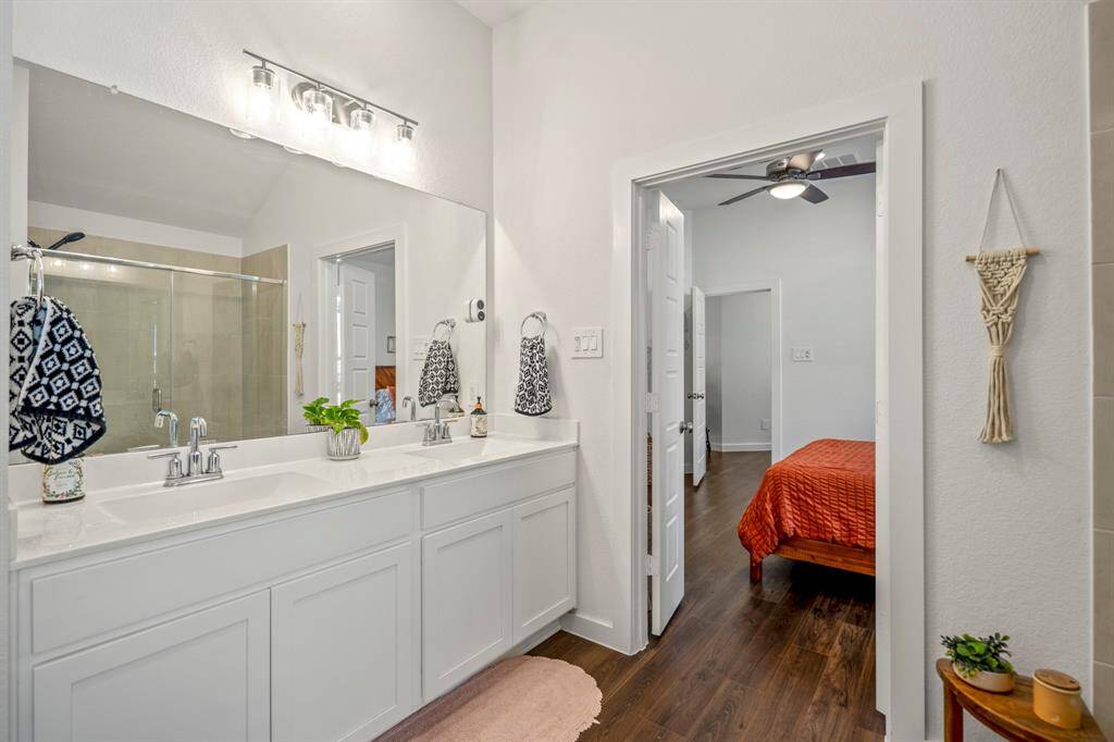 Double sinks in the primary